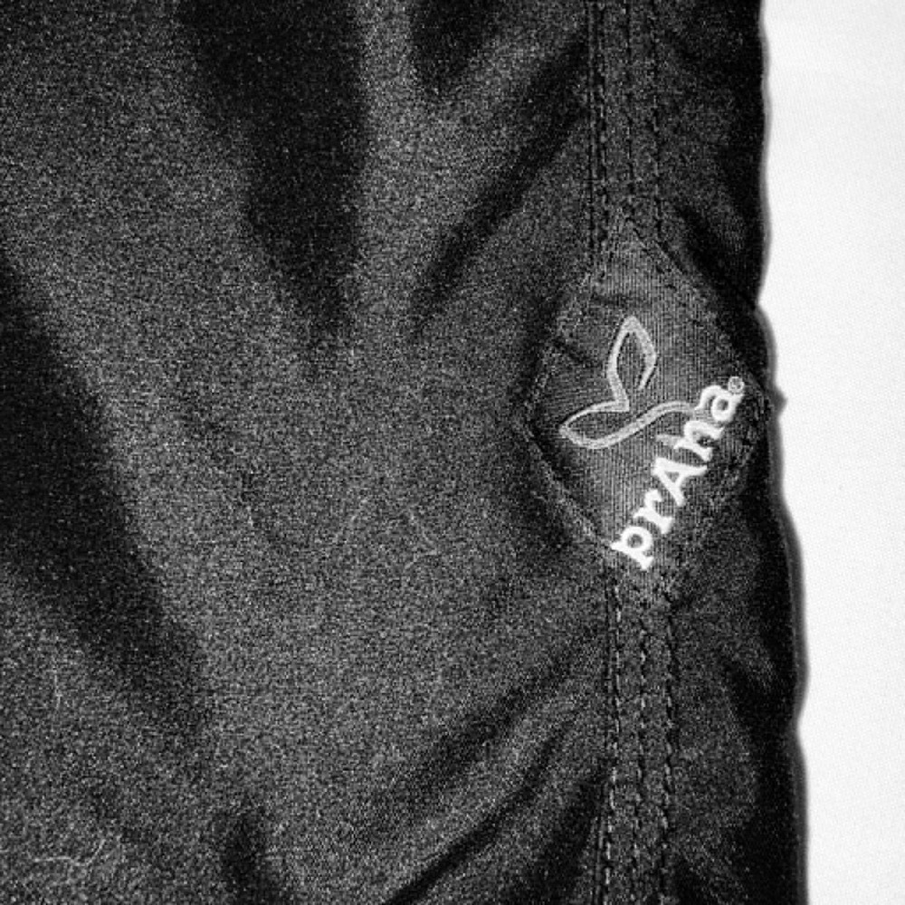 prAna Men Mojo Shorts Black Elastic Waist Climbing Yoga Gym Workout Athletic